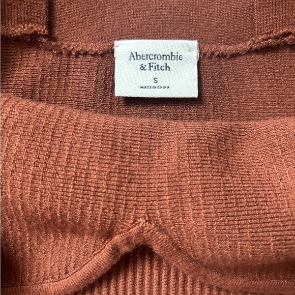 NWT Abercrombie & Fitch ribbed crop top, size S - Picture 2 of 4